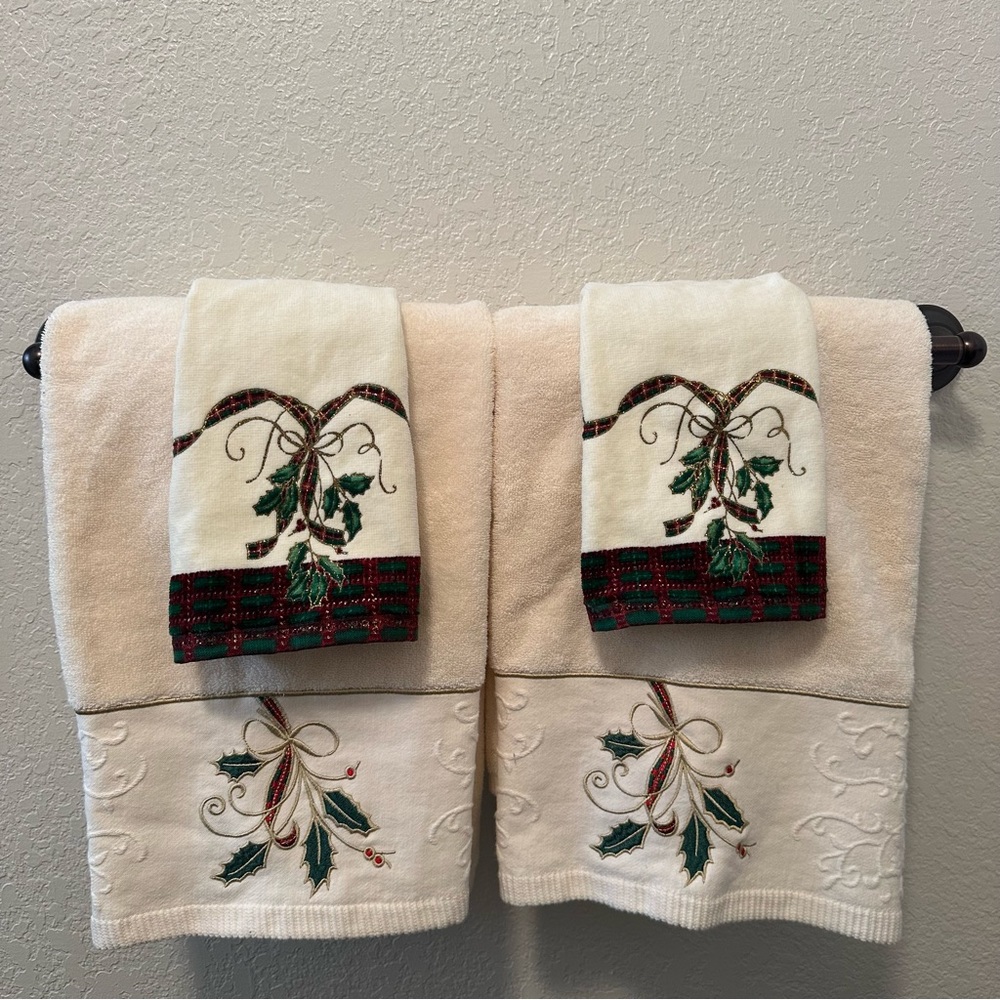 Lenox Holiday Bath & Fingertip Towel Set